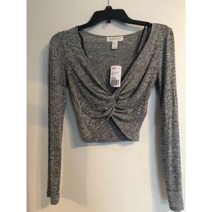 Knotted  long sleeve crop top